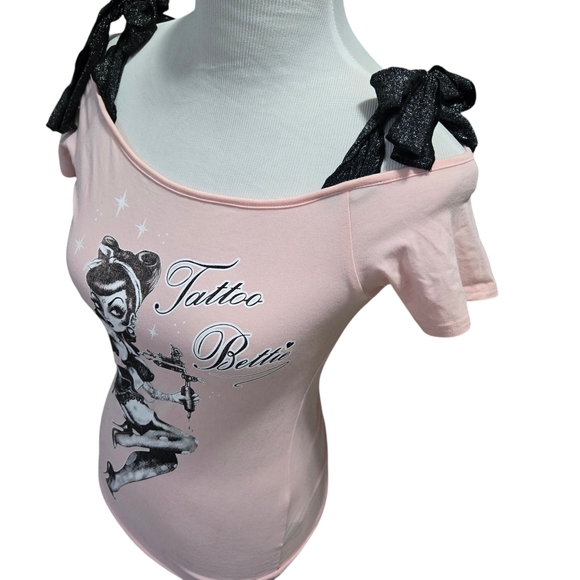 RARE* like new  unique punk rock vintage too fast off the shoulder top - Picture 2 of 4